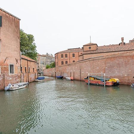 Ca' Leoncino - Venice Canal Front Apartment Экстерьер фото