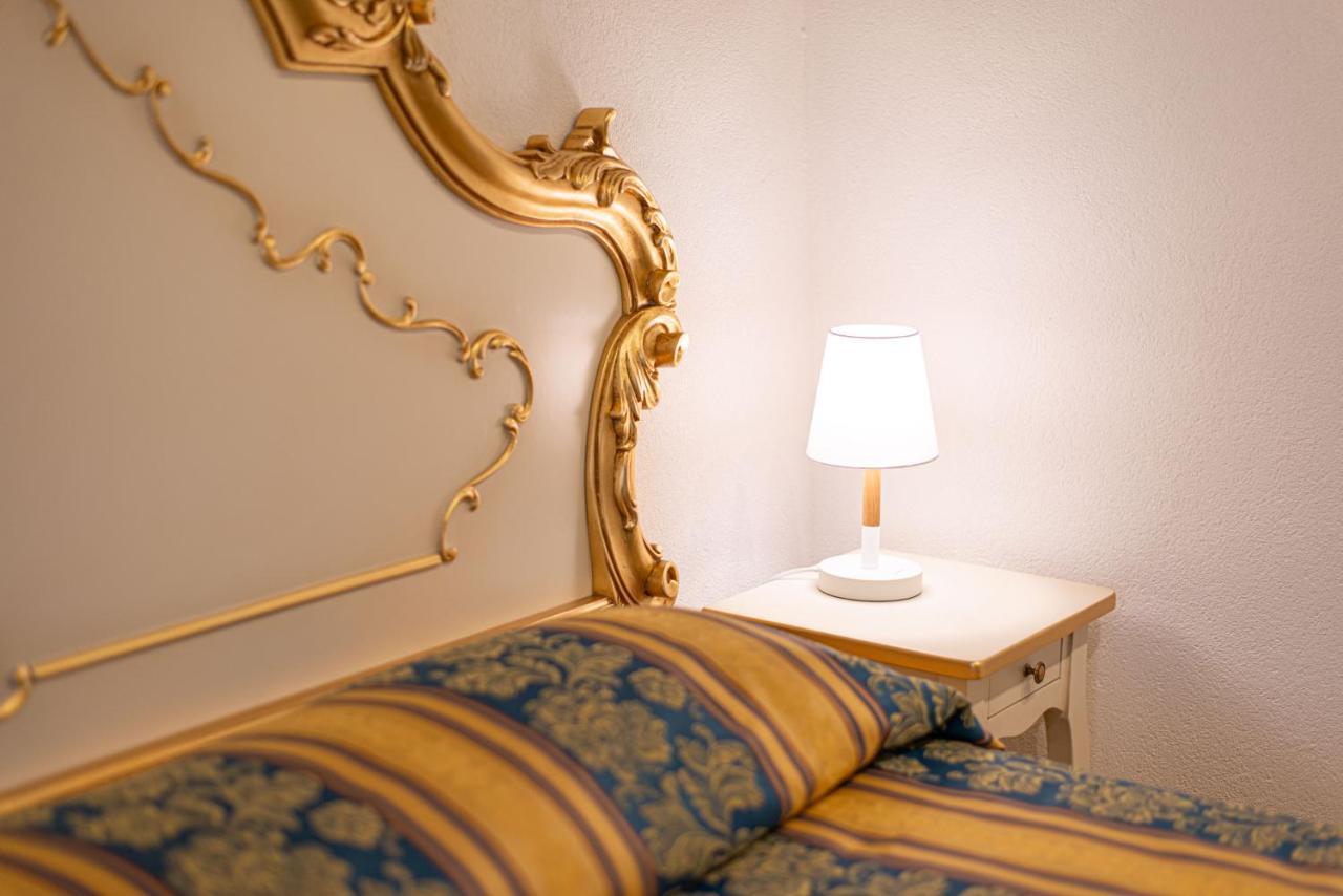 Ca' Leoncino - Venice Canal Front Apartment Экстерьер фото