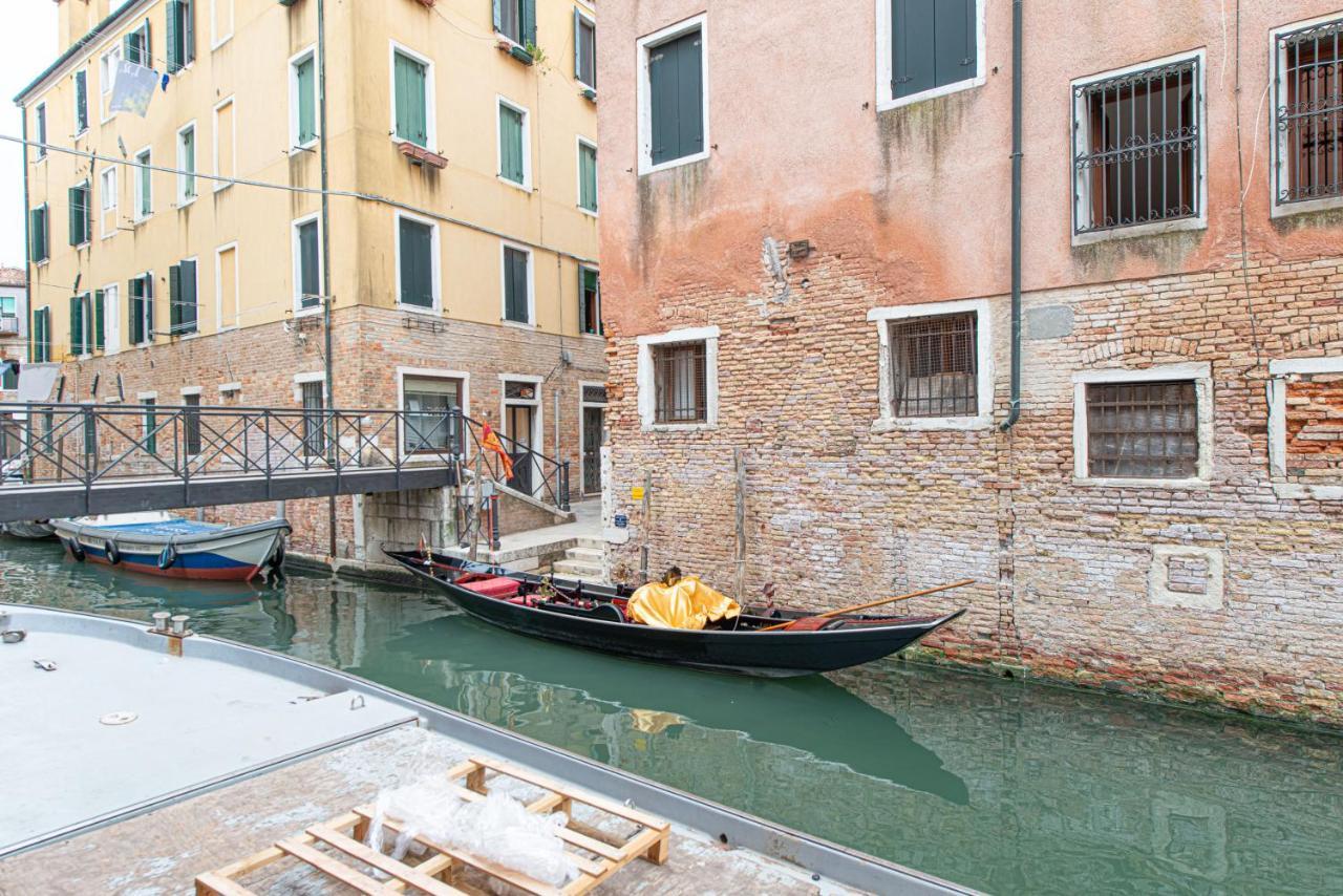 Ca' Leoncino - Venice Canal Front Apartment Экстерьер фото