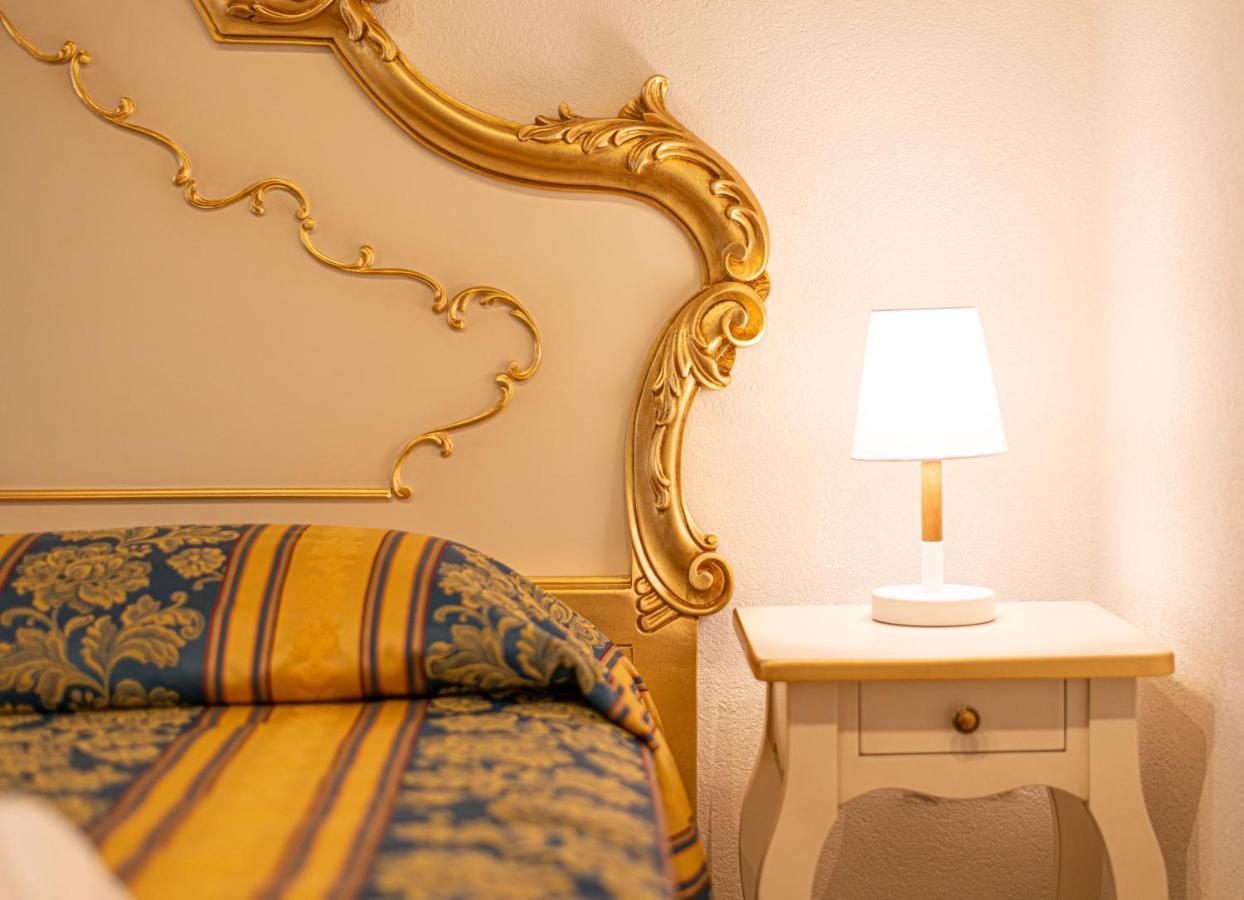 Ca' Leoncino - Venice Canal Front Apartment Экстерьер фото