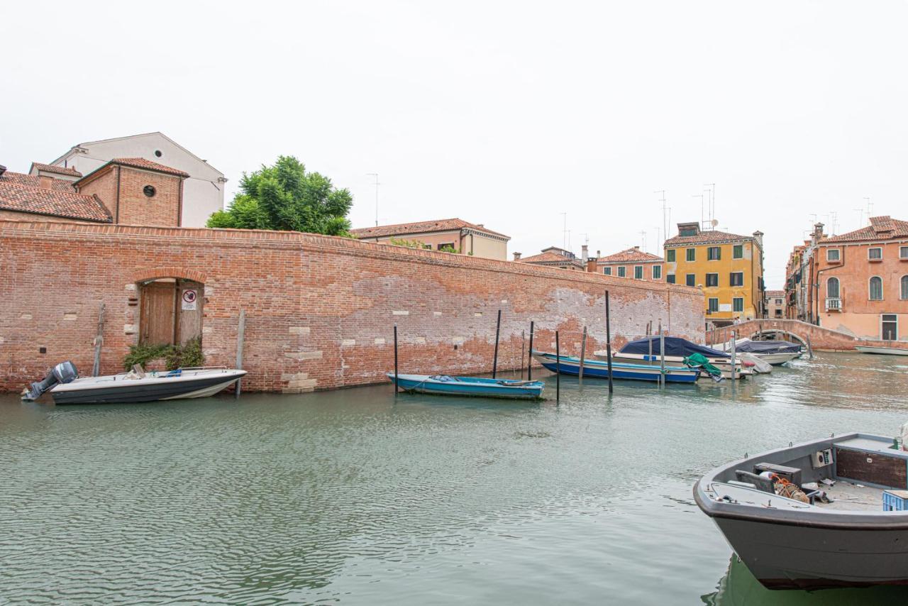 Ca' Leoncino - Venice Canal Front Apartment Экстерьер фото