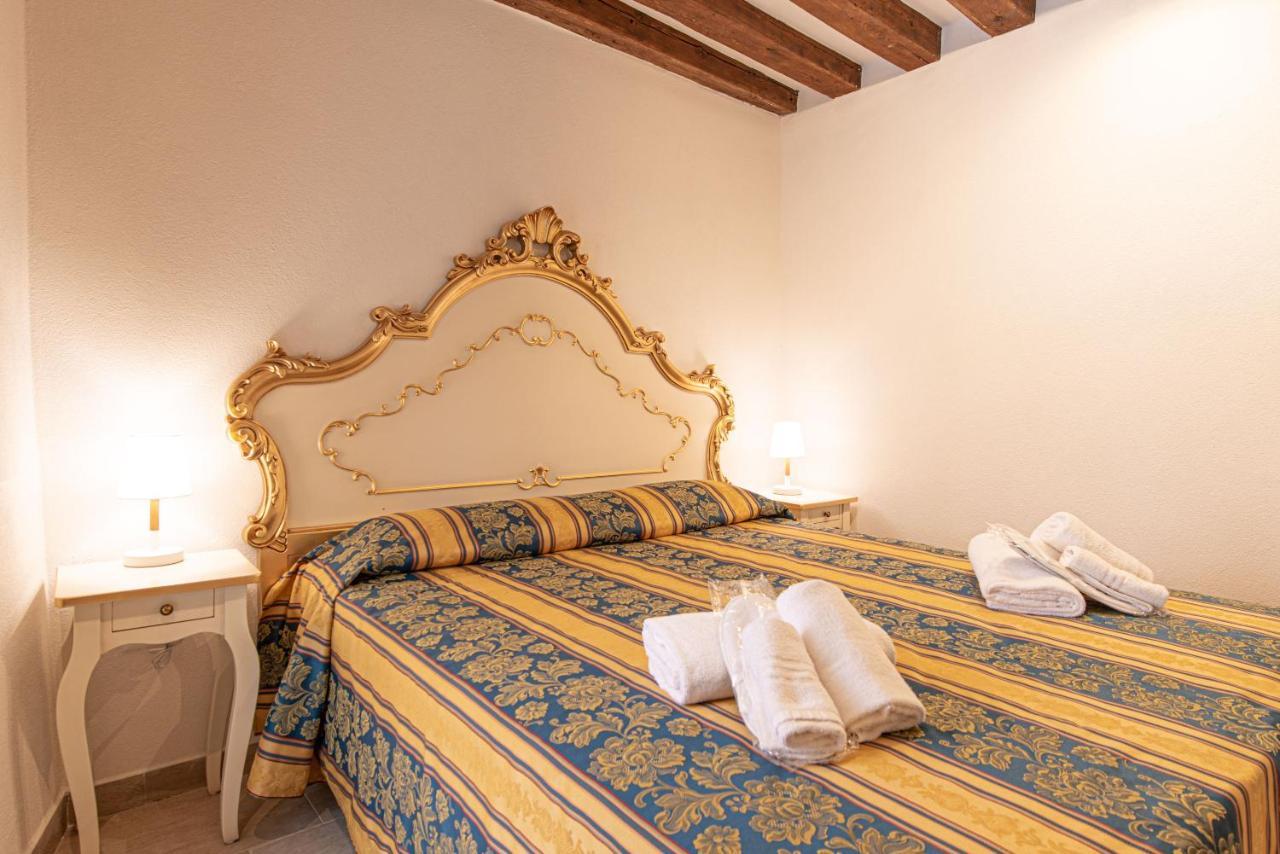 Ca' Leoncino - Venice Canal Front Apartment Экстерьер фото