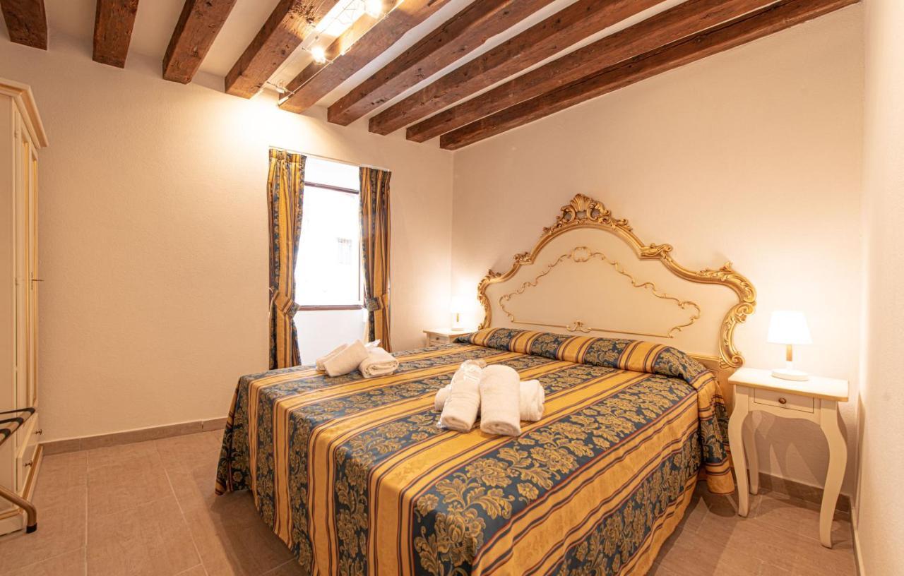 Ca' Leoncino - Venice Canal Front Apartment Экстерьер фото