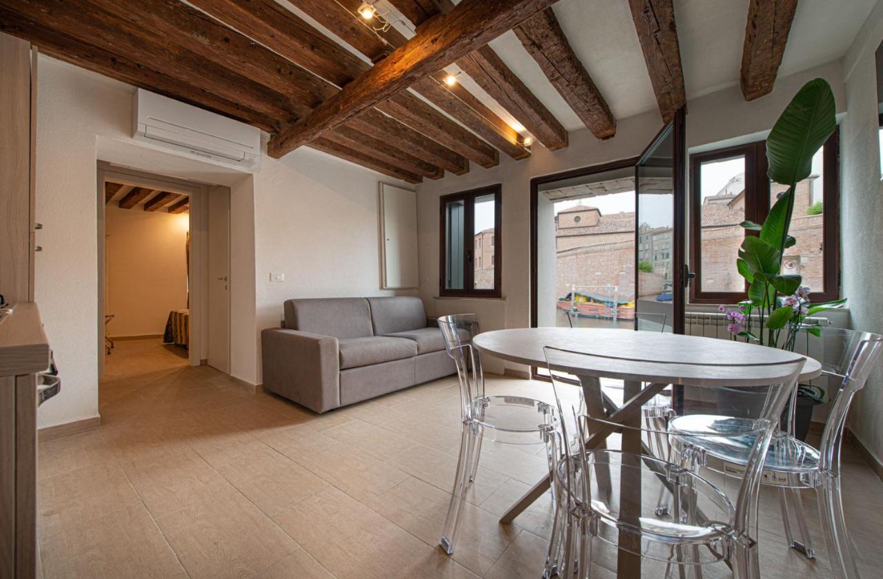 Ca' Leoncino - Venice Canal Front Apartment Экстерьер фото