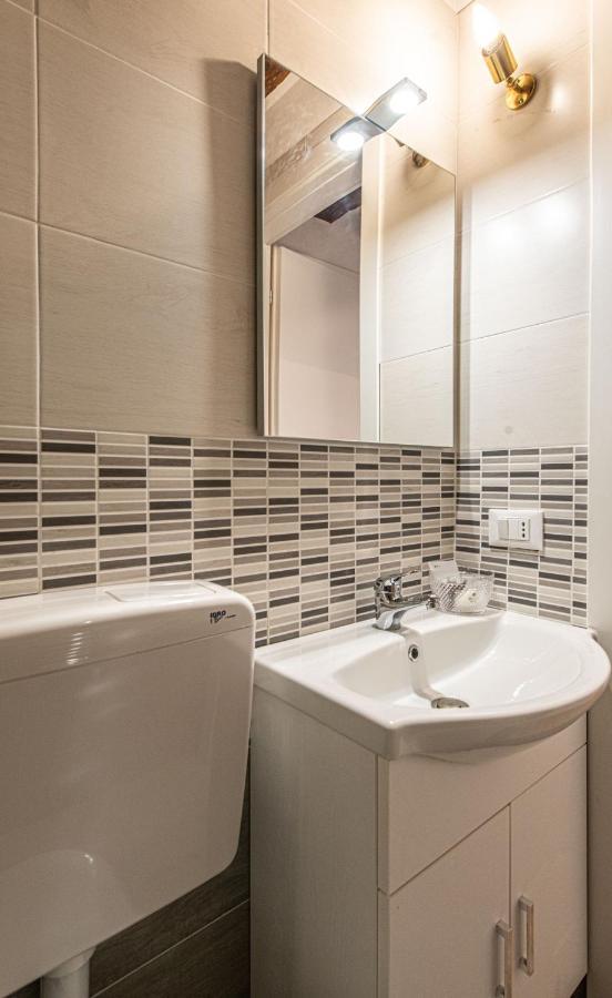 Ca' Leoncino - Venice Canal Front Apartment Экстерьер фото