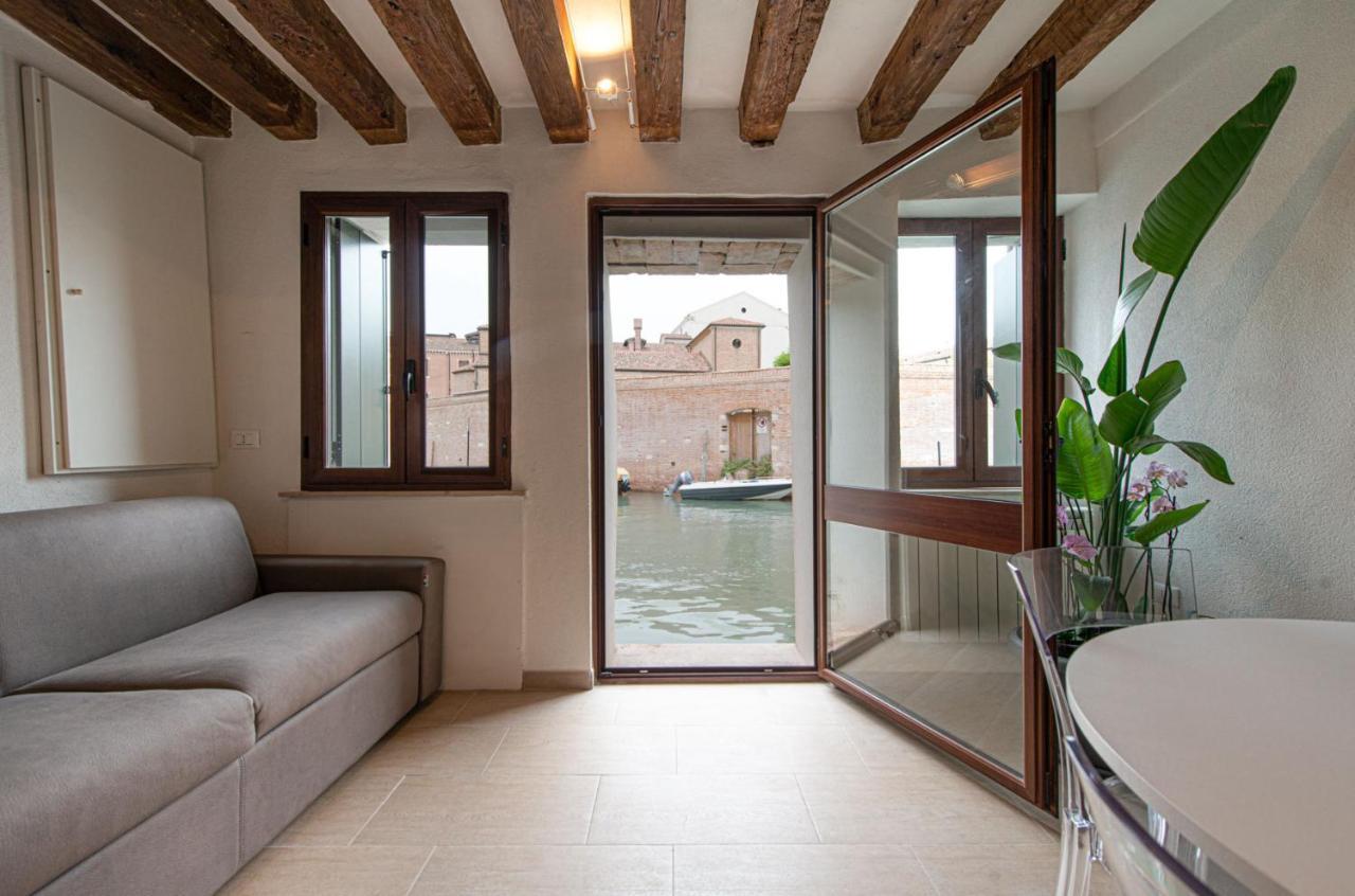 Ca' Leoncino - Venice Canal Front Apartment Экстерьер фото